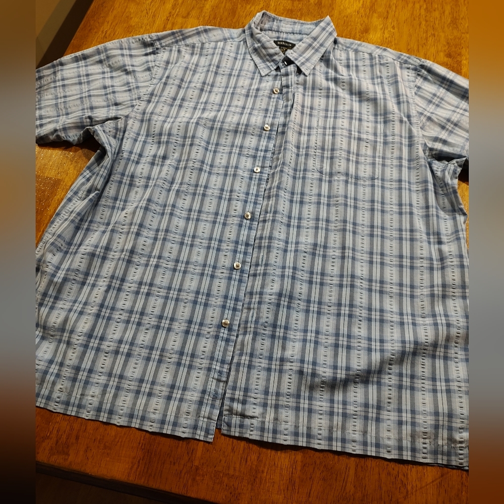 Van Heusen size   17 to 17 1/2 extra large short sleeve button down shirt blue